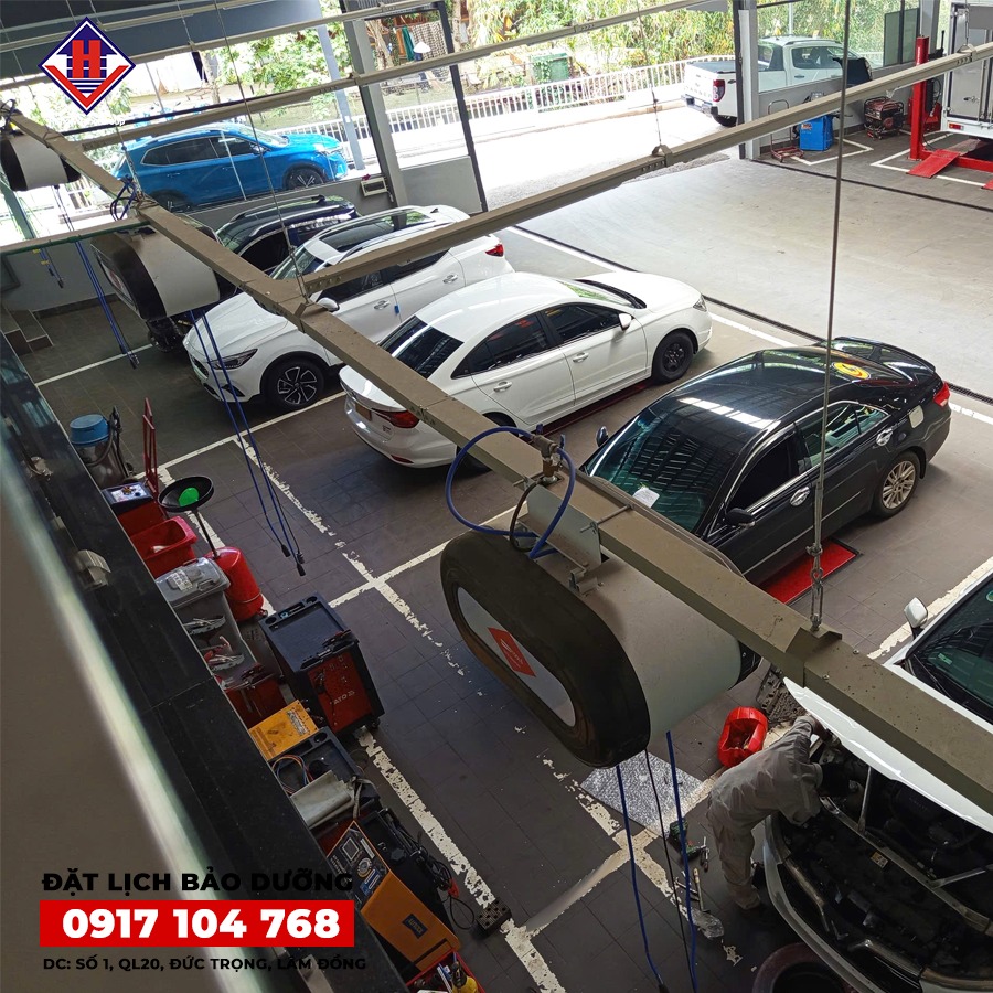 Toàn cảnh khu vực bảo dưỡng xe Ô Tô Hưng Vượng